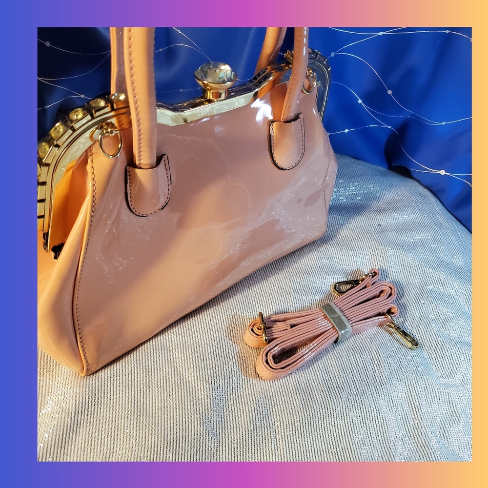 Elegant Handbag with a Vintage-Syle Metal Frame and a Crystal Closure - Picture 5 of 13